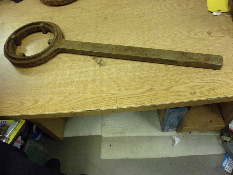 Wrench 723011 5-1/4" Bore w/ Teath 6" bore 28-3/16" L 3/4" Thick *FREE SHIPPING*