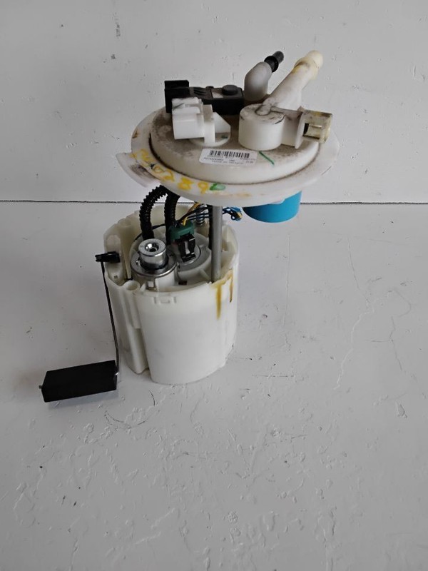 Fuel Pump Assembly 2.2L Fits 09-11 HHR 3539691