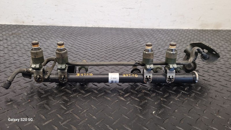 96-00 Chevrolet 2500 Pickup 7.4L Fuel Injector W/ Rail Assembly OEM 17113221