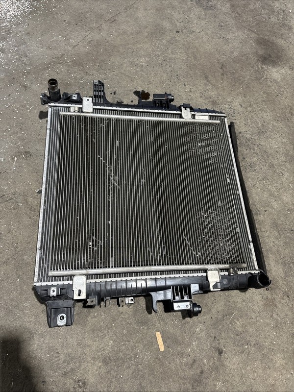 2011-2017 Infiniti QX56 QX80 OEM 5.6L Engine Cooling Radiator AC Condenser Set