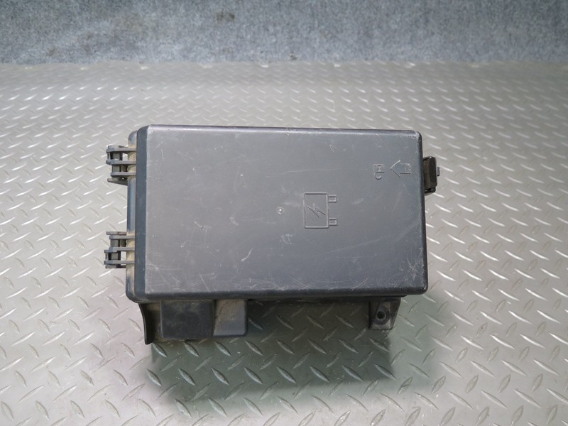 2004-2008 CADILLAC XLR UNDER HOOD RELAY FUSE BOX UNIT ASSEMBLY