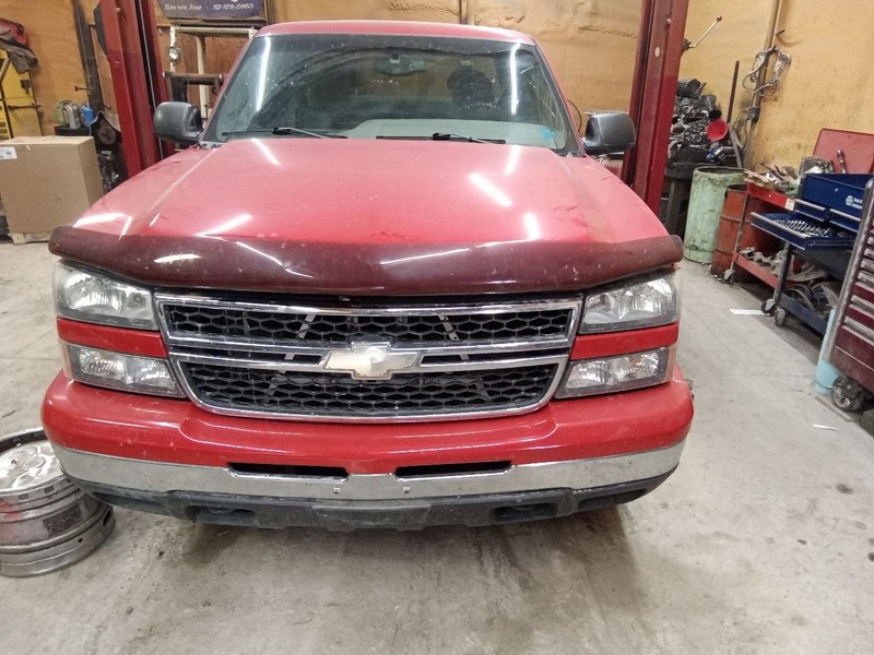 Passenger Headlight Classic Style Fits 05-07 SILVERADO 1500 PICKUP 498245