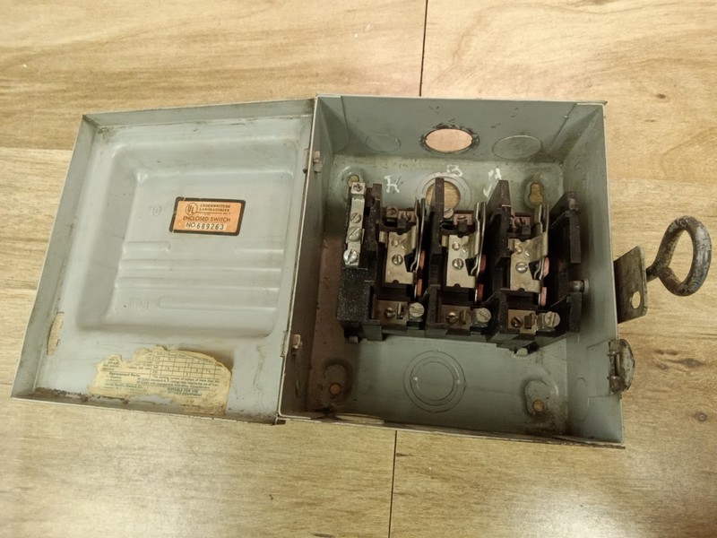 Fedral Pacific 3332SN 30Amps 240VoltsEnclosed Switch