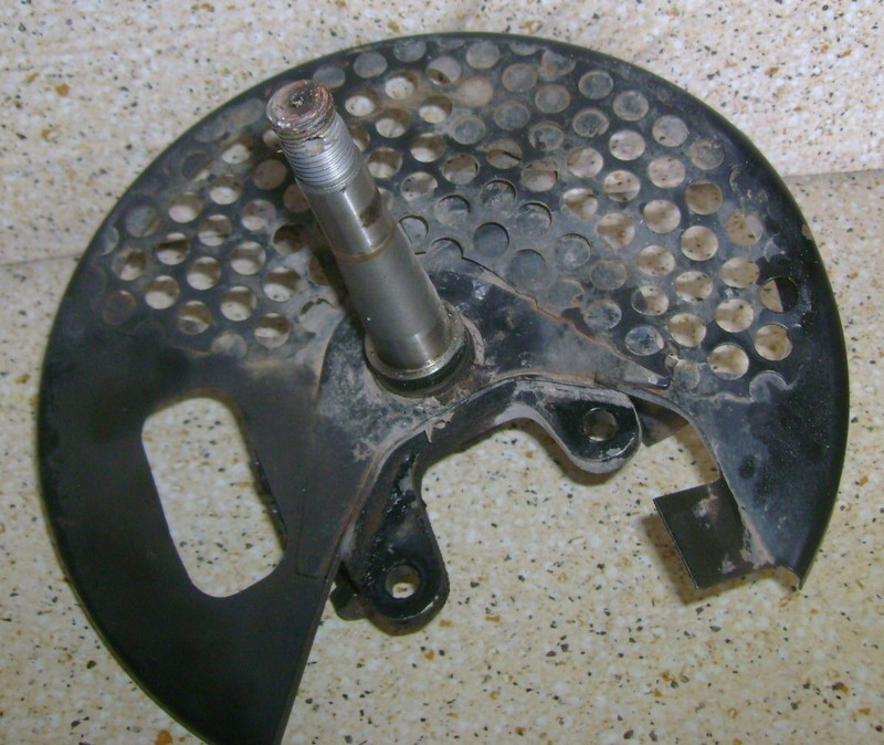 1985 Suzuki LT230S ATV Right Front Wheel knuckle Hub Carrier LT230 LT 230 S A4