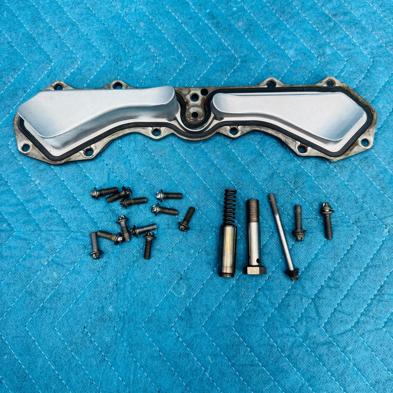 2012–2014 BMW 650i 4.4L V8 N63 Engine Oil Channel Cover with Bolts OEM 756764302