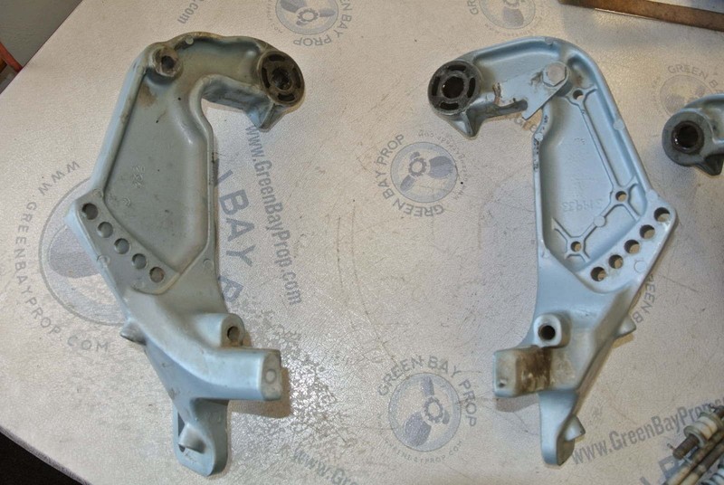 319933 319932 Port & STBD Stern Transom Bracket for Evinrude Johnson 2 Cyl