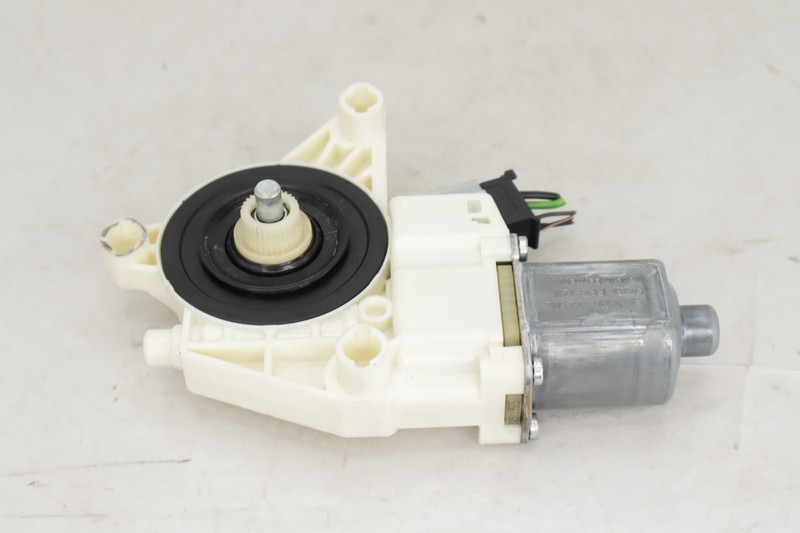 08-16 Mercedes W212 E350 C250 C350 Front Right Door Window Regulator Motor OEM