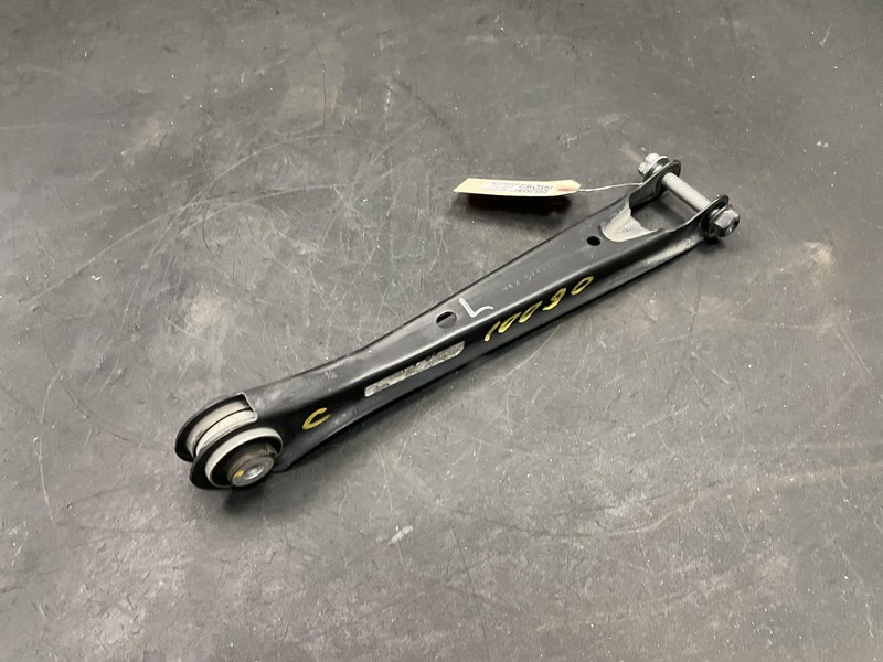Rear Left Trailing Lower Control Arm 2021 Cadillac XT4 84380557 2019 2020 - 2023