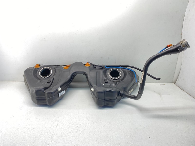 04-10 BMW E63 E64 645 650 M6 Fuel Gas Tank Reservoir Assembly W/ Filler Pipe OEM