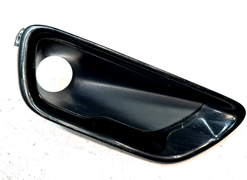2016-2022 Jeep Grand Cherokee Front Right Passenger Side Fog Lamp Bezel Trim OEM