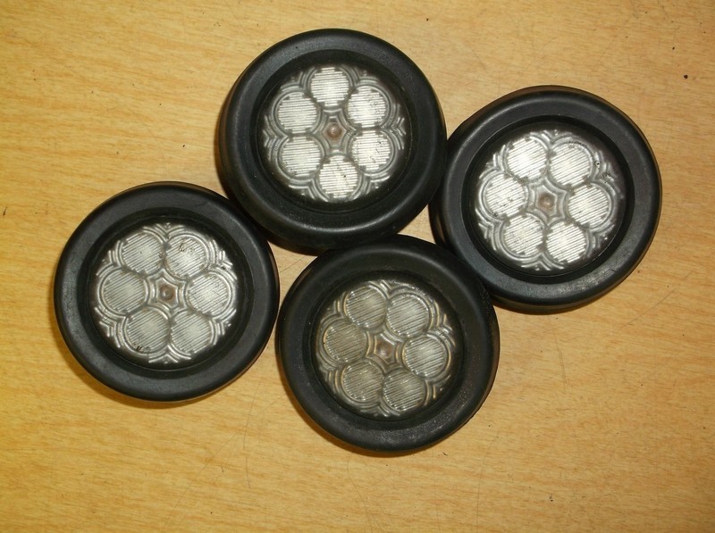 Maxxima M34260R/Y Lot of 4 LED Marker Lights Lamps w/ Grommets SAE P2 DOT