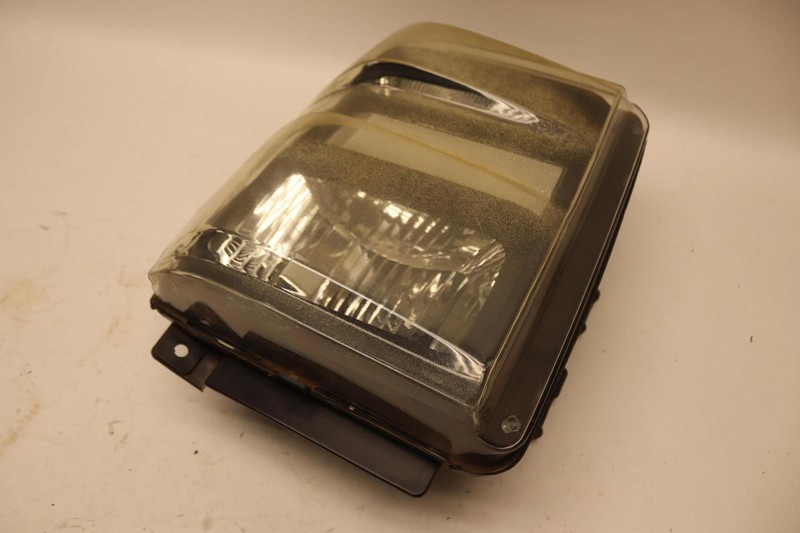 2008-2010 FORD F250 SD FRONT RIGHT PASSENGER SIDE HEADLIGHT HEADLAMP OEM