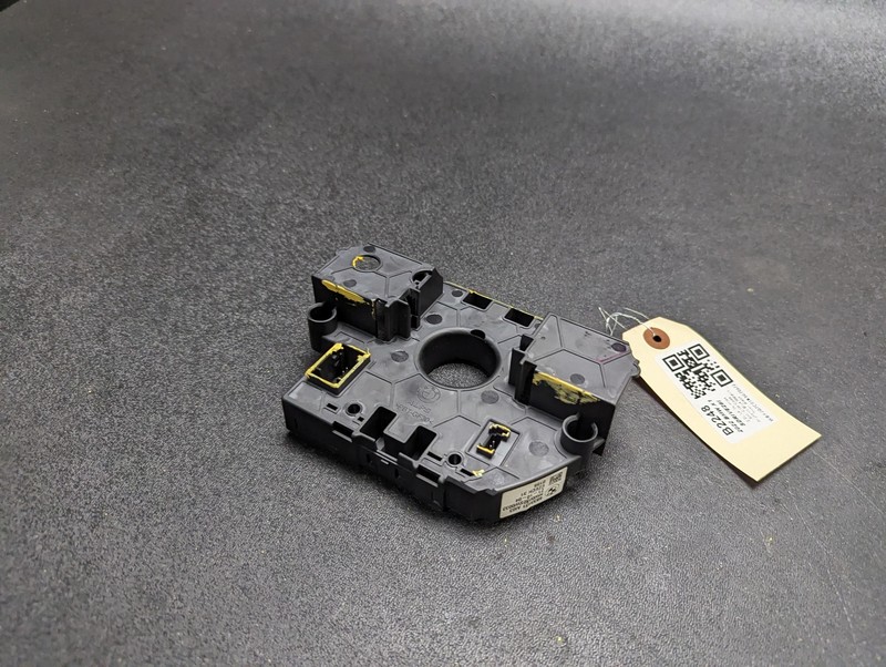 Steering Column Switch Housing 2022 BMW X1 6833431 2020 2021