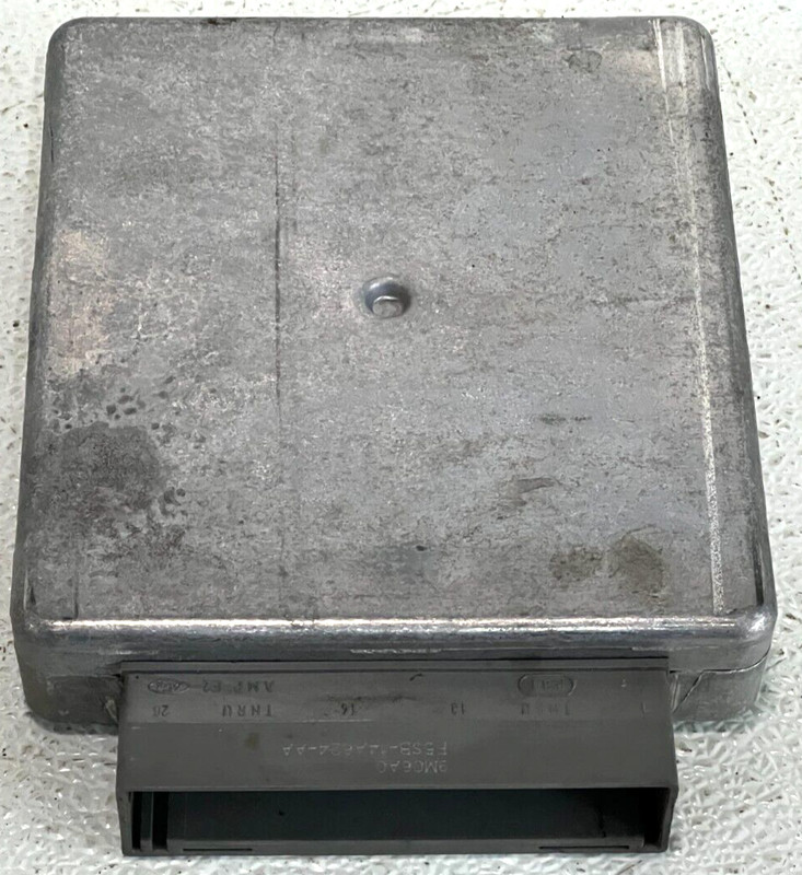 2000 Lincoln Town Car Engine Control Unit ECU YW1F12A650BC TTU2