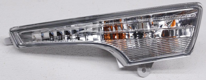 OEM Nissan Altima Front Right Passenger Side Signal Lamp Lens Chip