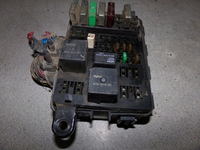 Tyco Fuse Block Relay Box VF28-15F14-S01 *FREE SHIPPING*