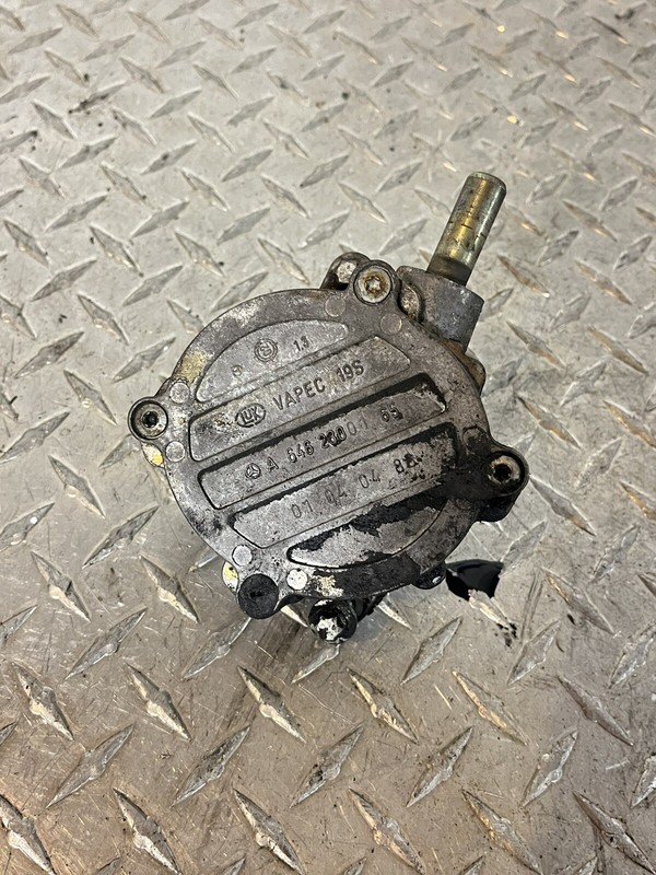 2004-2006 Dodge Mercedes Sprinter Engine Vacuum Pump Motor T1N OEM