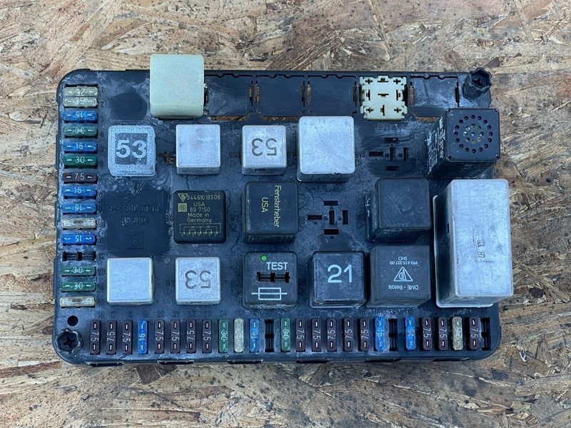 86-95 Porsche 944 968 S S2 Engine Power Distribution Junction Fuse Box Relay OEM