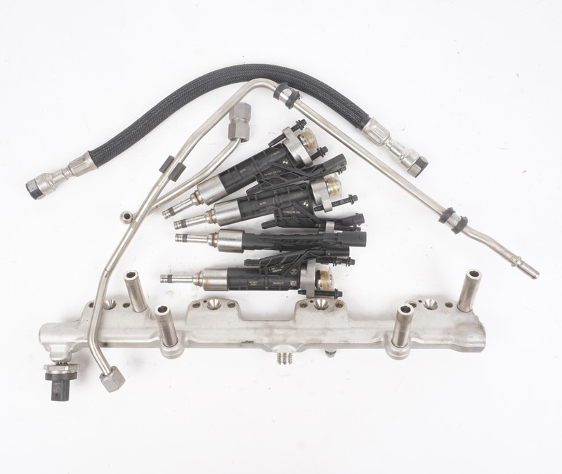2016 - 2021 BMW G02 X4 X3 330e 530i 2.0L B46 Fuel Gas Rail W/ Injector Set OEM