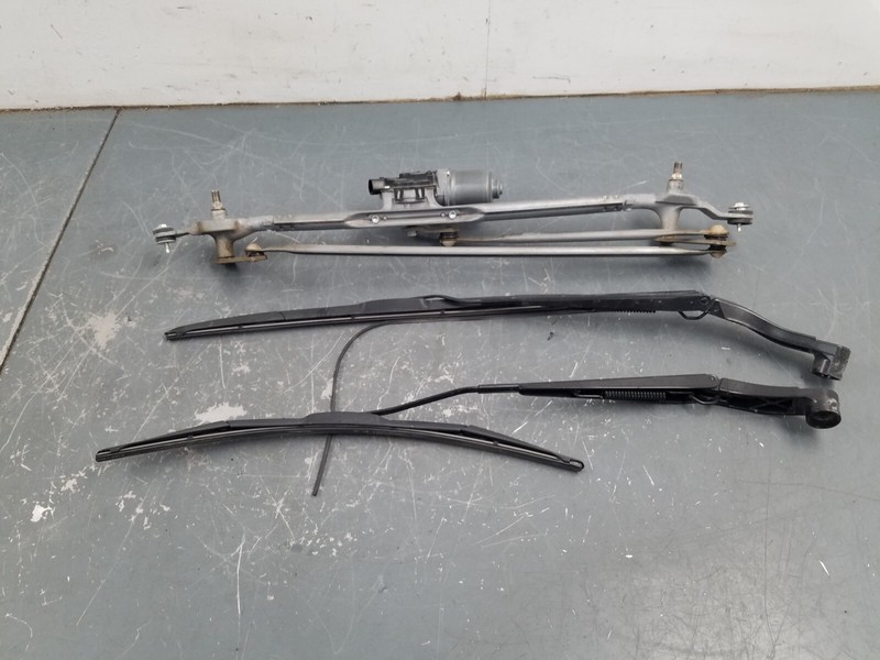 2017 Camaro ZL1 Windshield Wiper Motor / Arms #4594 A8