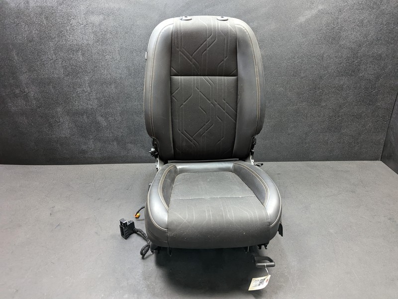 Front Right Passenger Side Seat 2017 Chevrolet Trax 2016 2018 2019 2020 - 2022