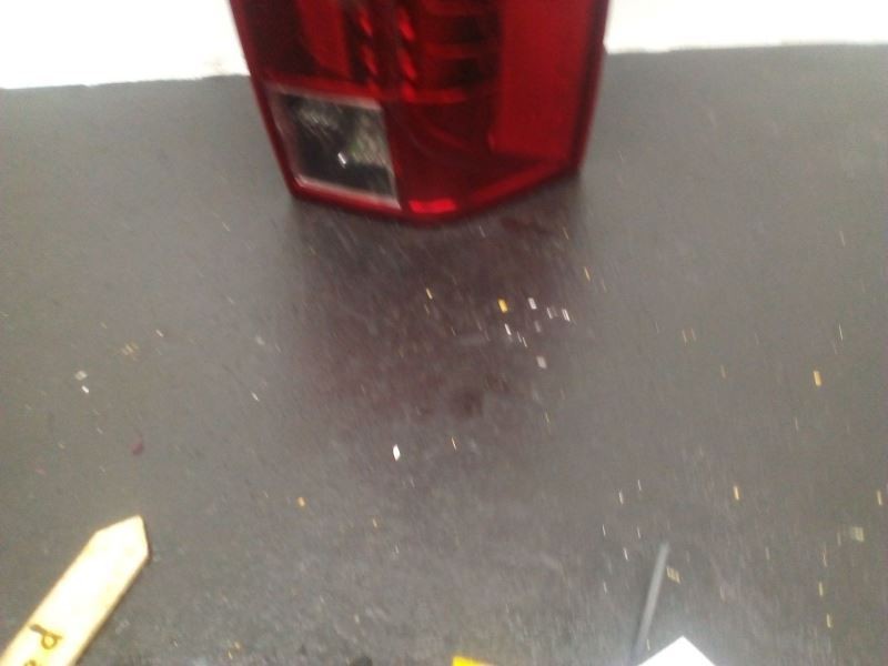 07-14 Cadillac Escalade Right Passenger Tail Light OEM 22884388