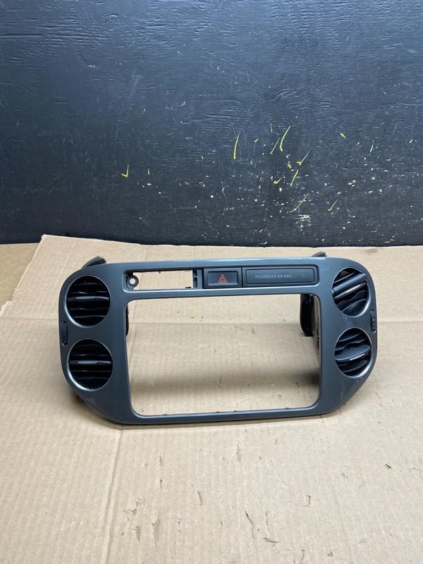 2012 to 2017 Volkswagen Tiguan Center Dashboard Radio Bezel Trim Y2163 DG