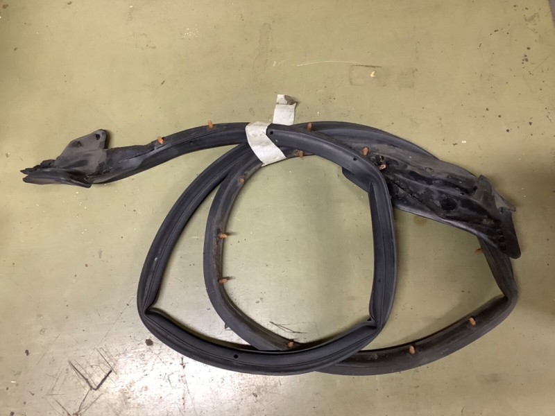 90-93 Integra 2 door Left Driver door Weatherstrip rubber seal Used OEM