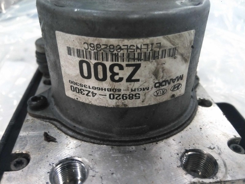2017 Hyundai Santa Fe ABS Pump & Motor Assembly OEM 589204Z400 119K Miles