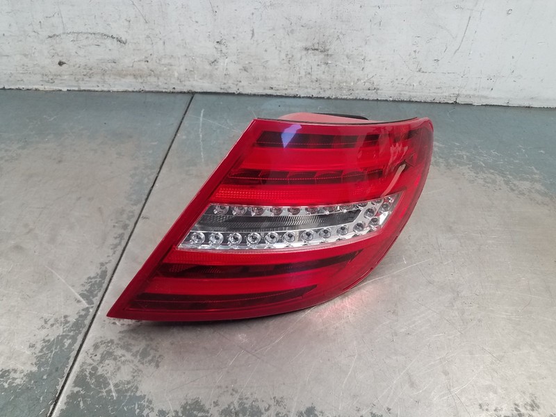 2008 Mercedes Benz AMG C 63 Right Passenger Tail Light #9566 K2