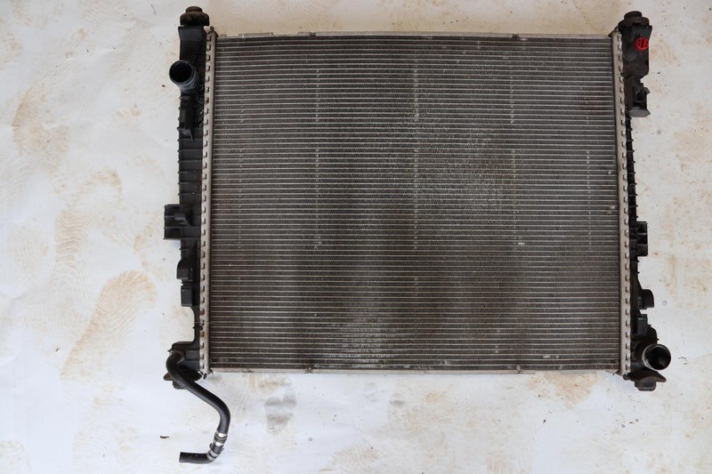 2016-2022 JEEP GRAND CHEROKEE 3.6L A/T ENGINE COOLING RADIATOR OEM