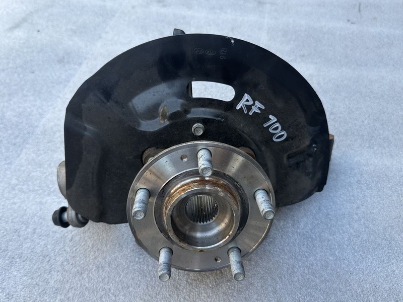 2017-2021 HYUNDAI TUCSON RIGHT FRONT SPINDLE KNUCKLE HUB AWD 51701D3100