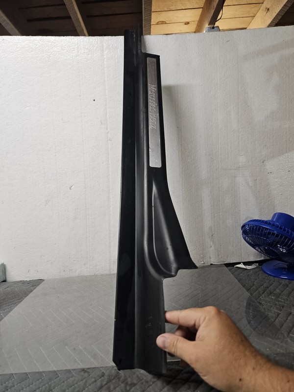 2005-2007 MERCEDES BENZ C230 W203 OEM LEFT FRONT DOOR SILLS SCUFF SCRATCH PANEL