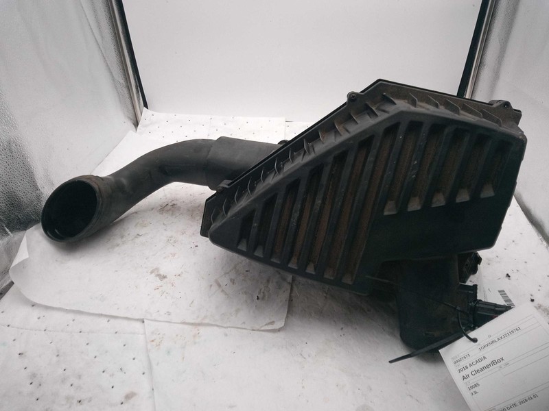 2018 GMC Acadia Air Cleaner Assembly OEM 23323954 Used 101k Mileage White