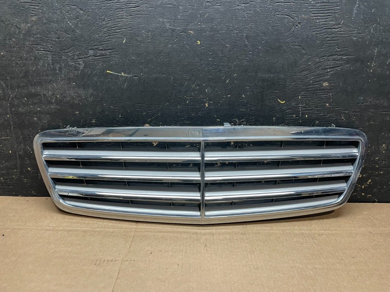 2001 to 2007 Mercedes C-Class Front Upper Grill Grille OEM Y9340 DG