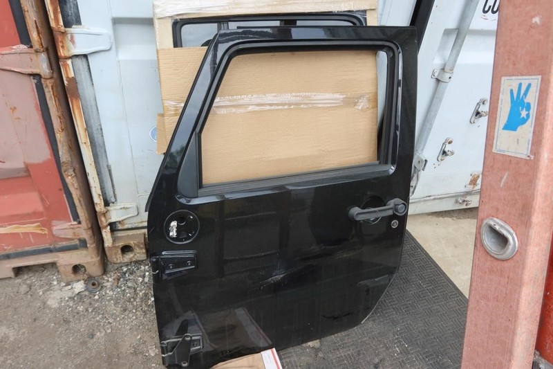 2007-2010 Jeep Wrangler JK OEM Front Left Driver LH Door Assembly 68002359