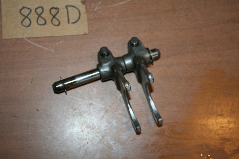 1975 Yamaha DT 400 Gear Shift Fork Assembly OEM 75 B