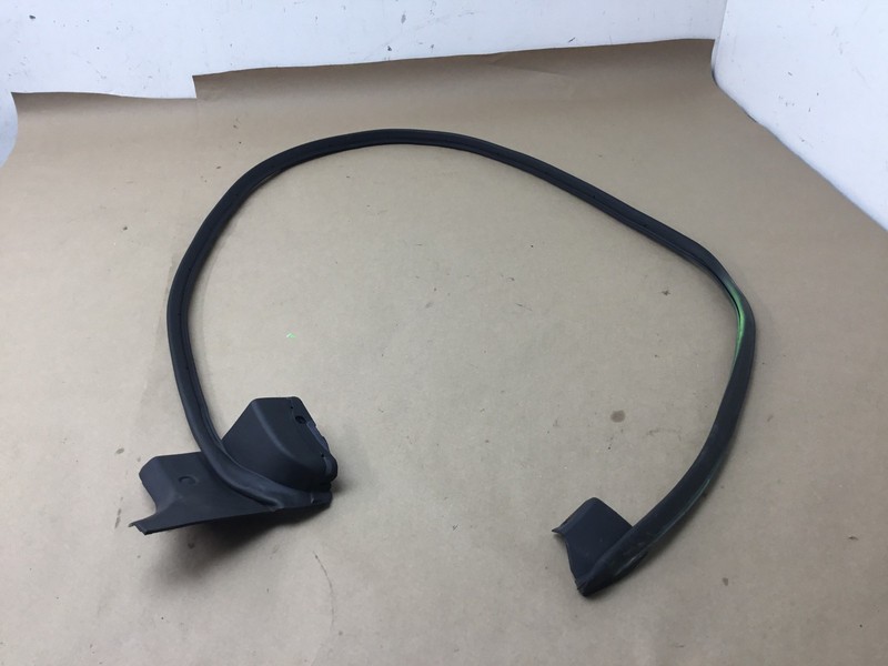 18-21 Lexus LC500 2018 Front Right Passenger Door Weatherstrip Seal Rubber ;:Y