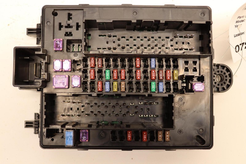 2020-2022 CHEVY TRAVERSE 3.6L CABIN POWER JUNCTION FUSE BOX RELAY BLOCK OEM
