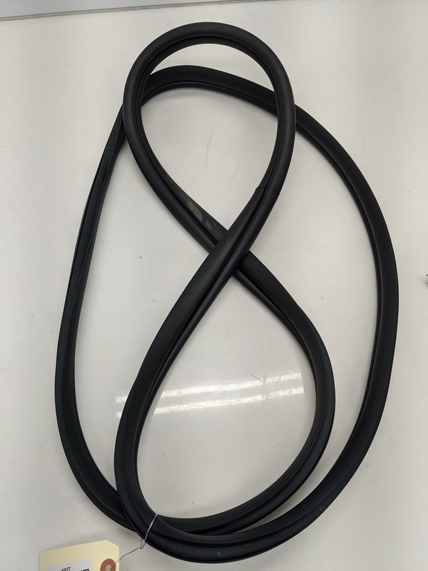 Front Left Driver Door Body Weatherstrip Seal 82110-L3000 2021 Kia K5 2022