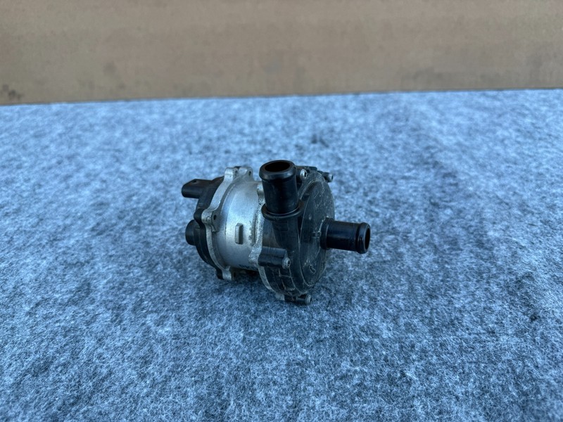 GENESIS GV80 2021-2025 OEM ENGINE RADIATOR AUXILIARY COOLANT WATER PUMP 2.5L