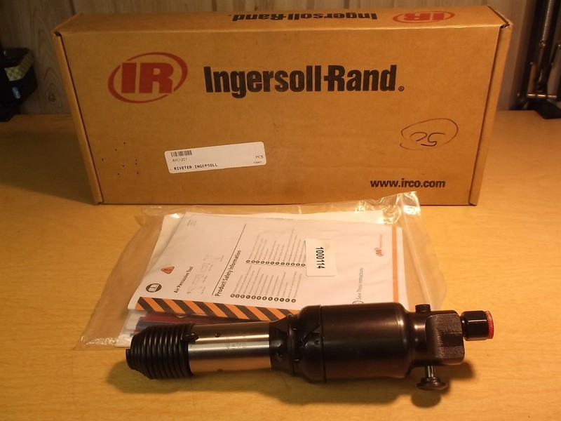 NEW Ingersoll Rand Riveter Pneumatic Air, Industrial AVC12C1 *FREE SHIPPING*