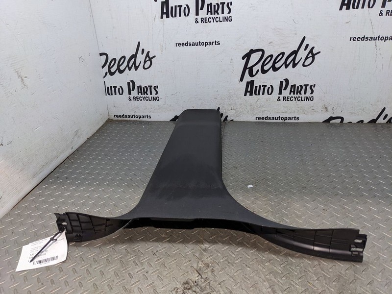 2014 - 2019 GMC SIERRA 1500 RIGHT SIDE LOWER B PILLAR TRIM COVER OEM1182431
