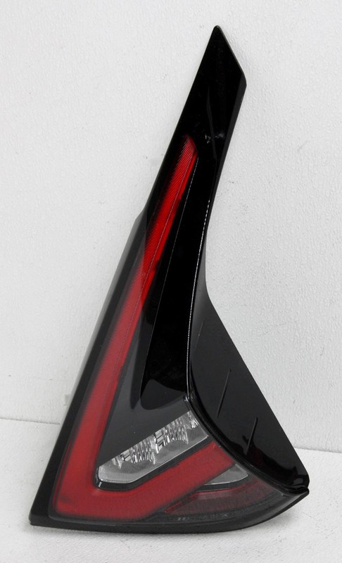 OEM Nissan Murano Right LED Inner Tail Lamp 26540-9UF0B - Debris Inside