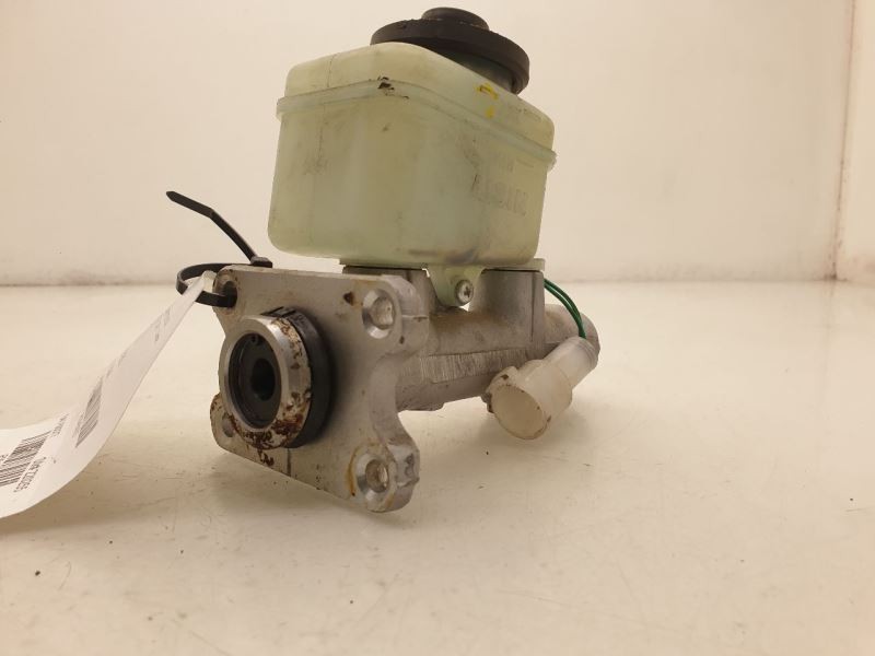 85-88 TOYOTA PICKUP 2.4L RWD BRAKE MASTER CYLINDER ASSEMBLY