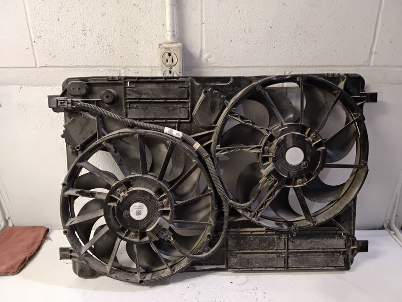 2017-2019 Ford Escape Radiator Fan Motor Fan Assembly 1.5L