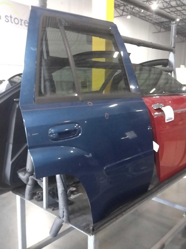 2006 Chevrolet Trailblazer Rear Right Door Blue OEM 105065 166K Miles