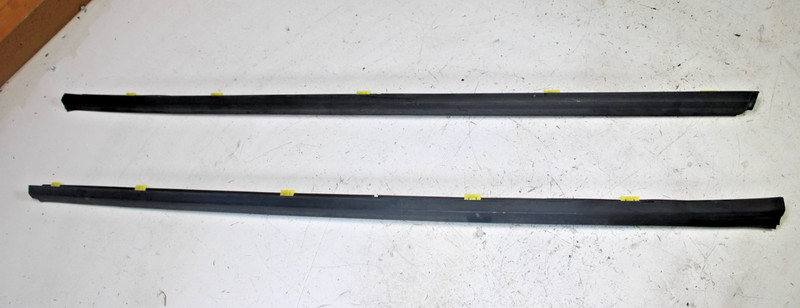 2010-2012 Genesis Coupe right/left side front door glass trim molding belt