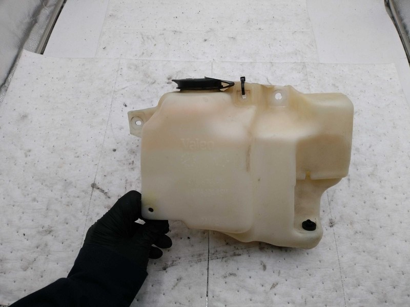 2005 GMC Canyon Washer Fluid Reservoir OEM White 3.50L 95K Miles NJ25-23860