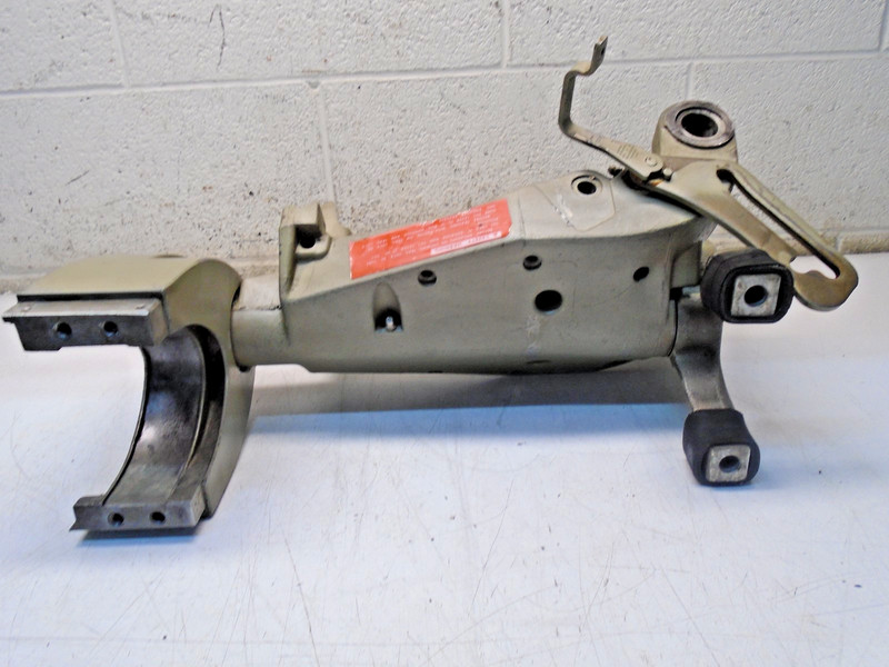 CA6 Johnson Evinrude 386570 386529 Swivel Bracket & Steering Arm 85 90 100 +HP